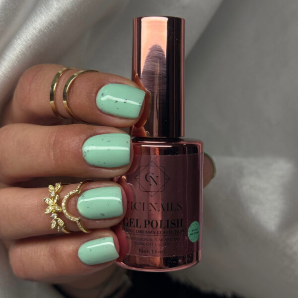 201 cool mint dreams 15ml zeleni trajni lak s crnim ljuskicama cici nails
