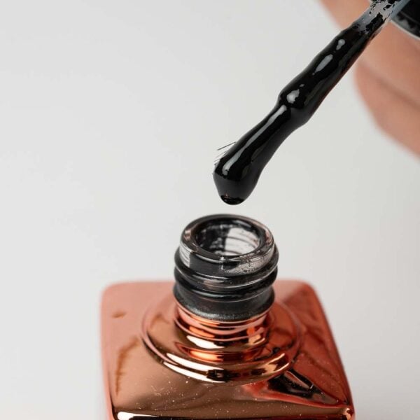 Blackening cream trajni lak za nokte u crnoj nijasni cici nails