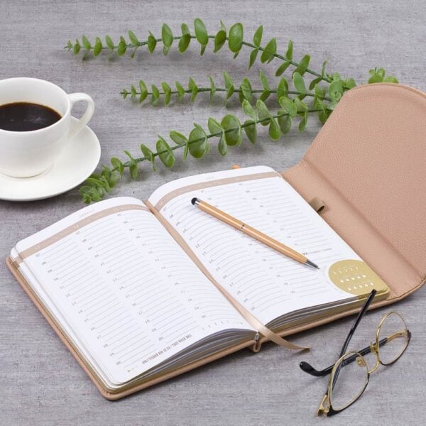 planer beige 2026 – elegancija i organizacija sve u jednom
