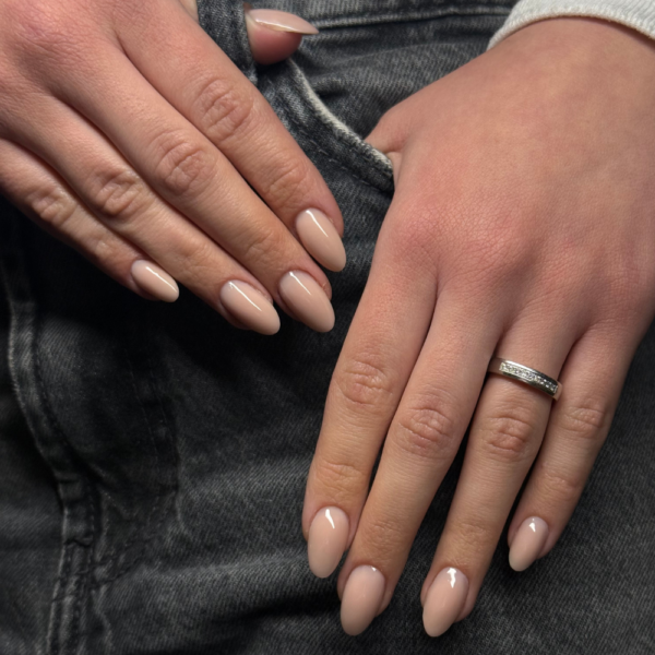 perfect smoky peach gradivni gel u nude puder nijansi gelirani nokti