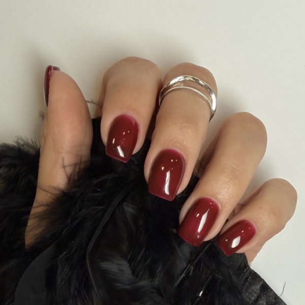 build base cherry kiss tamno crvena nijansa trajni lak