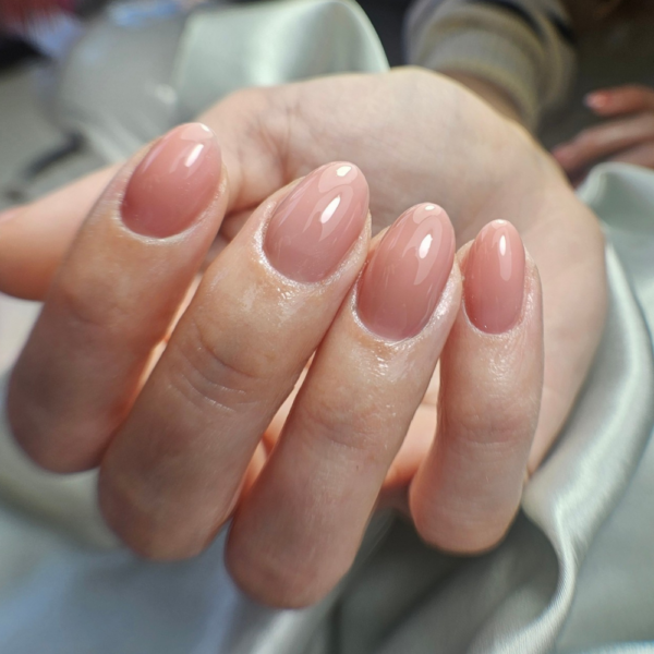 284 caramel cream trajni lak u nježnoj karamelno mliječnoj nijansi gel polish cici nails