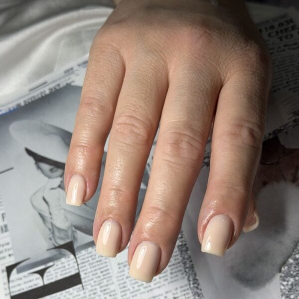 build base simply powder samonivelirajuća bež baza s puder efektom cici nails
