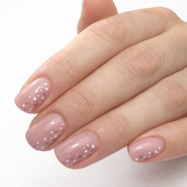 build base natural look prirodan i njegovan izgled noktiju cici nails