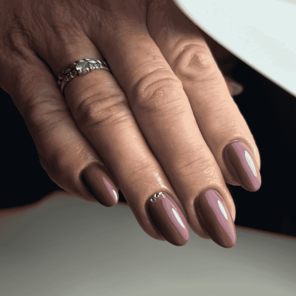 rea 8ml – trajni lak u elegantnoj tamno ljubičastoj nijansi gel polish