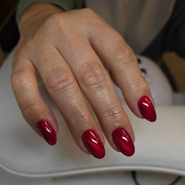 194 ruby reflection 8ml – trajni lak u rubin crvenoj nijansi gel polish
