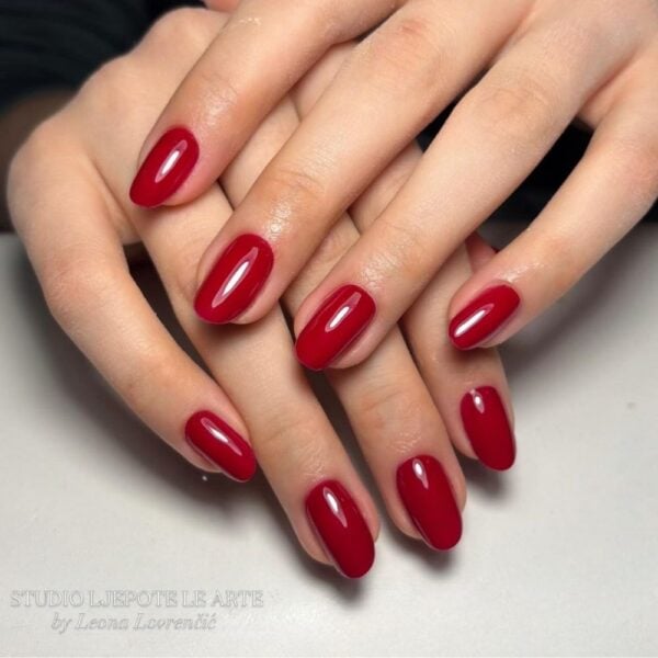 77 – trendy red 8ml intenzivna crveno bordo nijansa cici nails