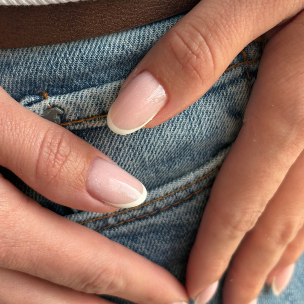 build base strawberry glow gradivna baza u nježnoj ružičastoj nijansi cici nails build base