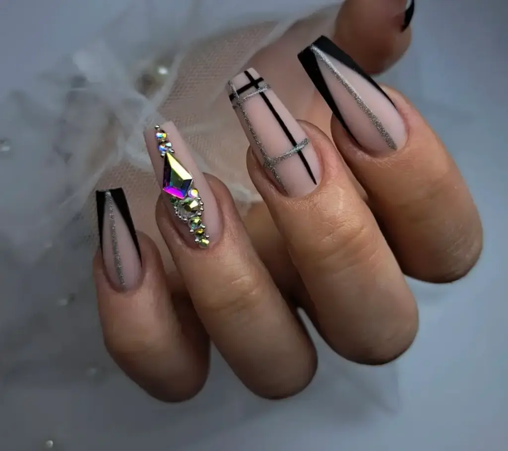 nokti s cirkonima cici nails