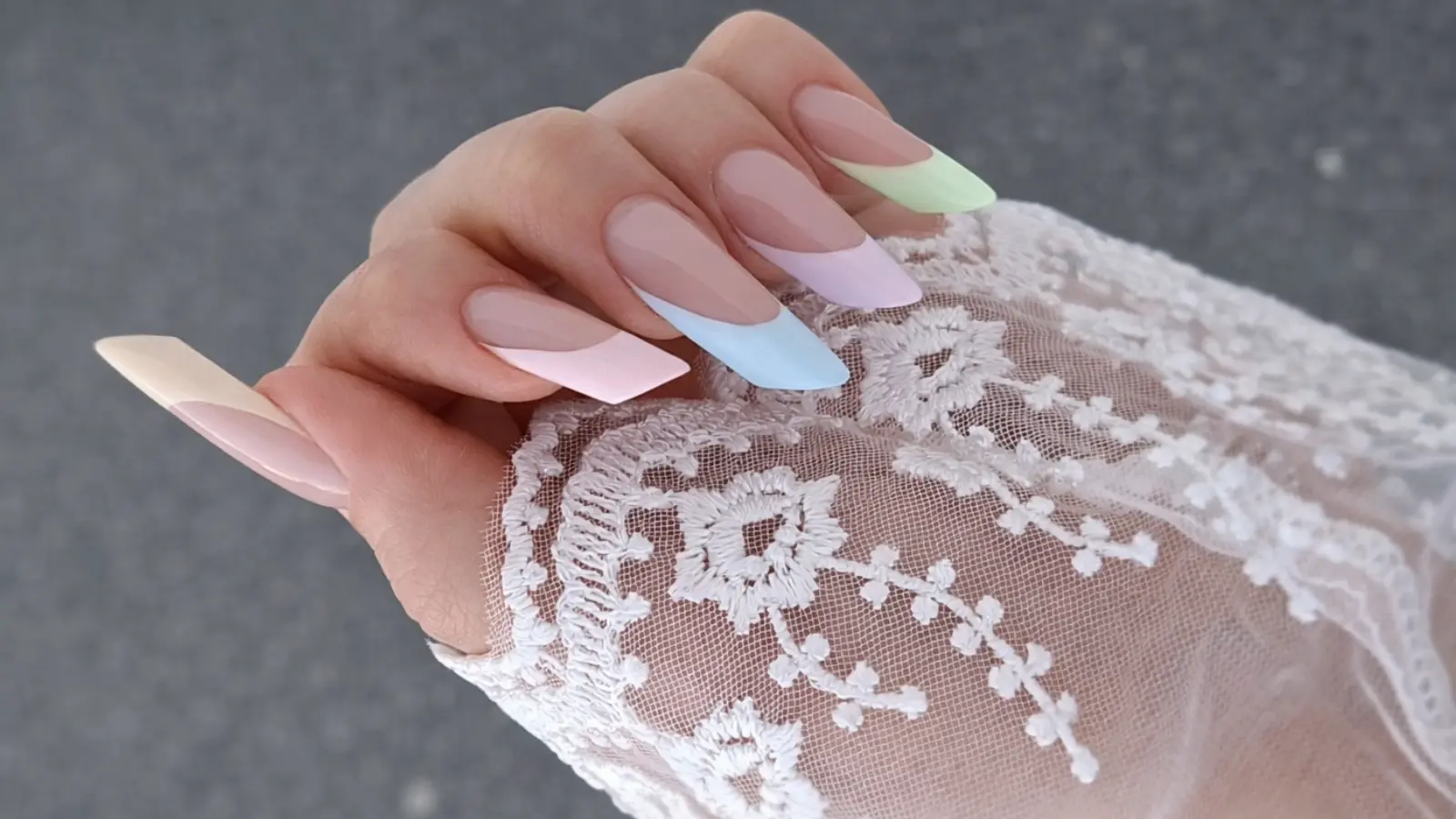 pastelni french cici nails