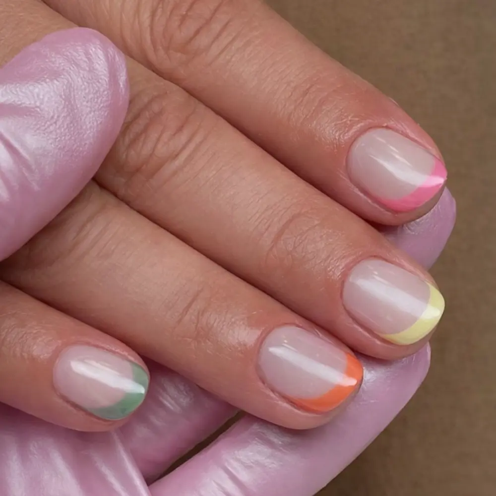 različite nijanse pastelnog french cici nails