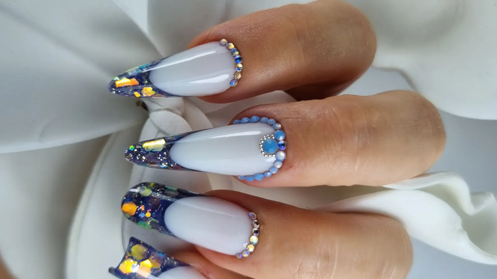 naslovna fotografija mlijecnih nokti cici nails