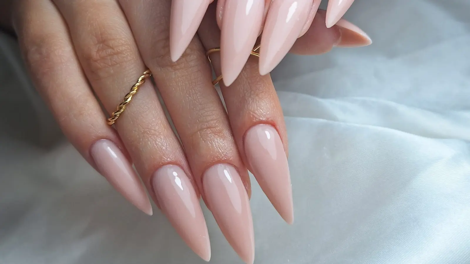 nude nokti cici nails