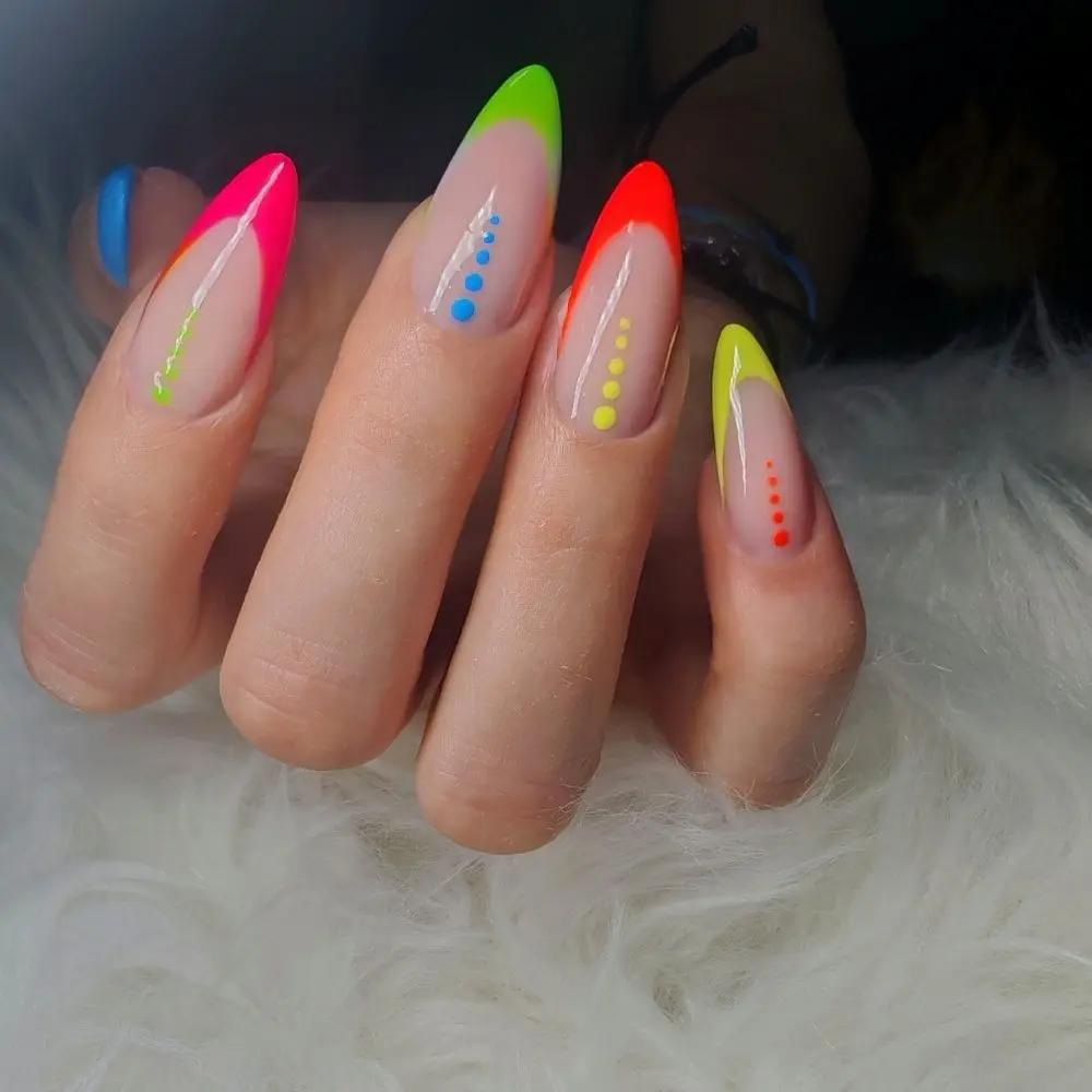 cici nails neon gel nokti sareni french bademasti nokti bijele linije tockice trajni lak salon za nokte